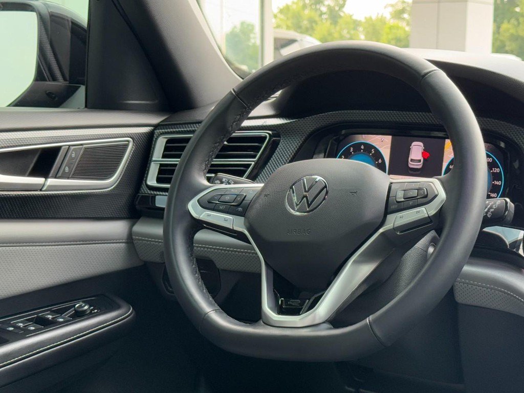 Used 2025 Volkswagen Atlas Cross Sport SEL R-Line AWD/4WD image 15