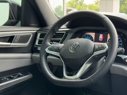 Used 2025 Volkswagen Atlas Cross Sport SEL R-Line AWD/4WD image 15