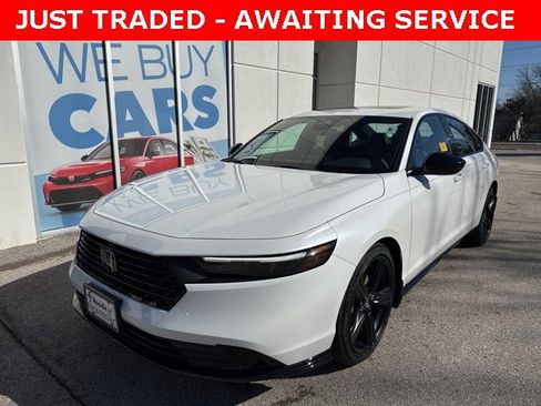 Used 2025 Honda Accord Sport image 1