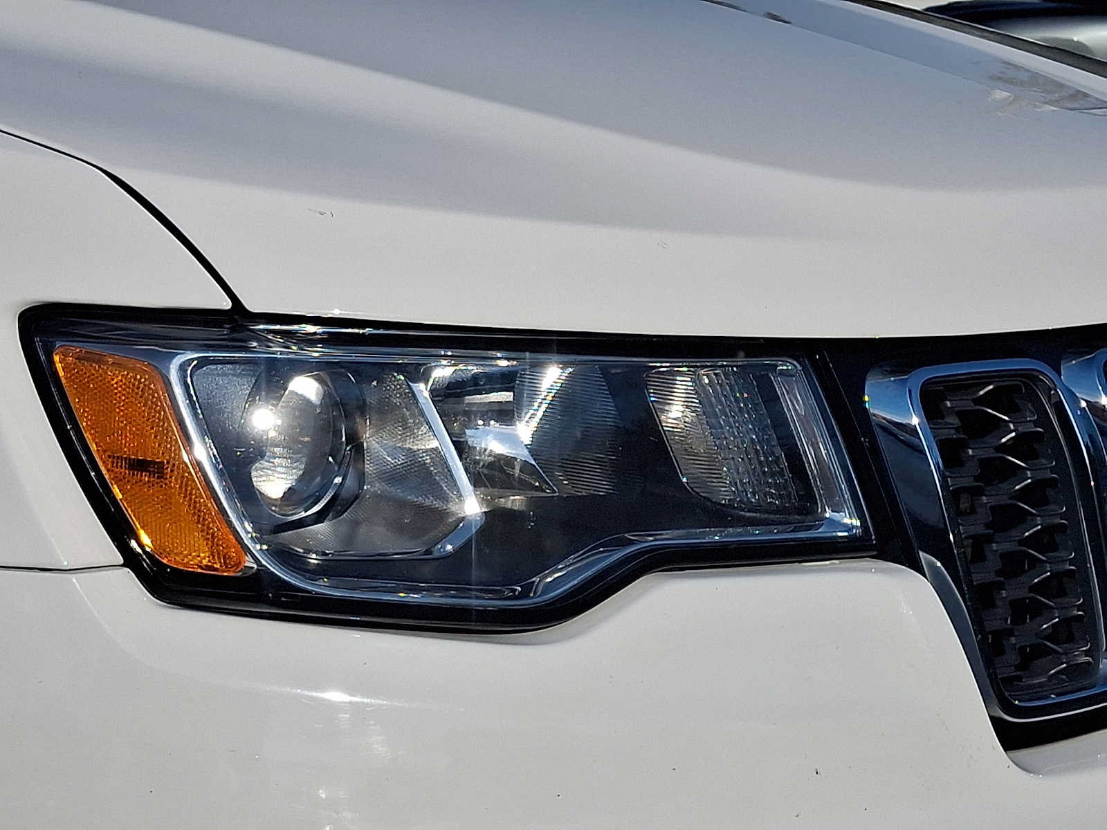 Used 2018 Jeep Grand Cherokee Limited AWD/4WD image 9