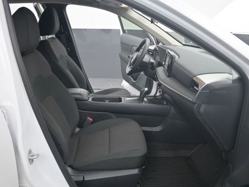 Used 2025 Nissan Kicks S image 13