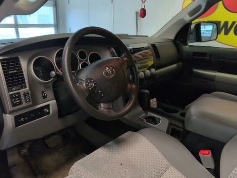 Used 2011 Toyota Tundra 4x4 CrewMax w/ SR5 Pkg image 9