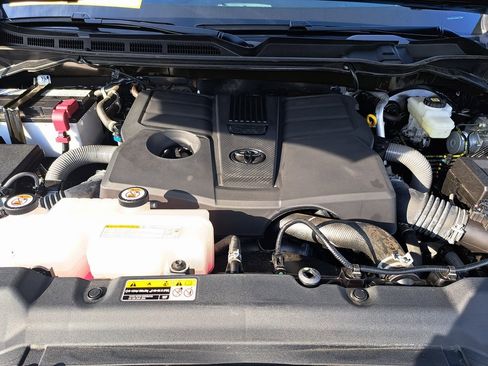 Certified 2025 Toyota Tundra Platinum image 31