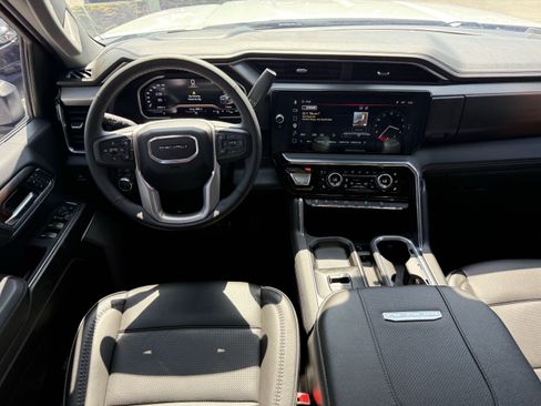 Used 2024 GMC Sierra 2500 Denali w/ Denali Reserve Package AWD/4WD image 14