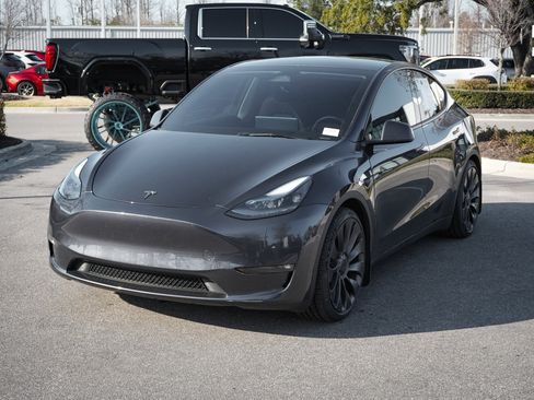 Used 2024 Tesla Model Y Performance image 5