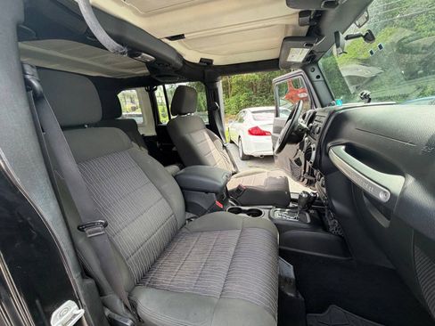 Used 2012 Jeep Wrangler Unlimited Rubicon w/ Dual Top Group AWD/4WD image 15