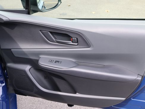 Certified 2025 Toyota Prius LE FWD image 36
