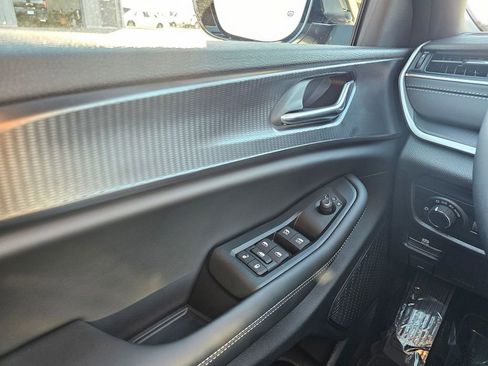 New 2025 Jeep Grand Cherokee Altitude image 28