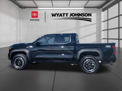 Certified 2025 Toyota Tacoma TRD Off-Road image 2