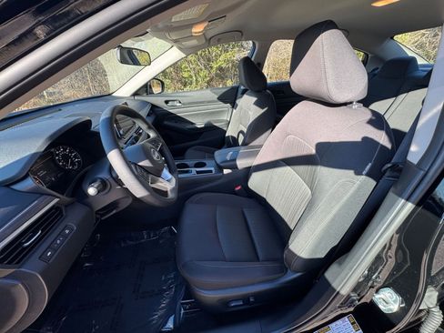 Used 2025 Nissan Altima 2.5 SV image 31