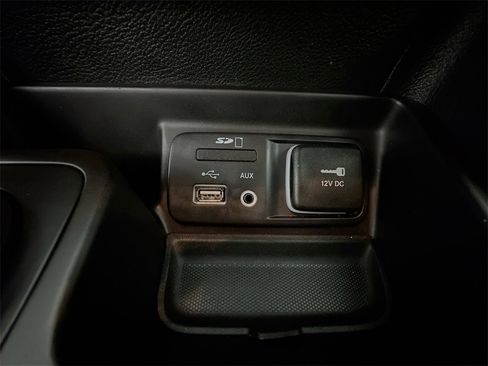 Used 2017 Jeep Cherokee Latitude w/ Cold Weather Group image 29