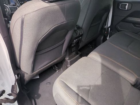 Used 2024 Jeep Wrangler Unlimited Sahara AWD/4WD image 19