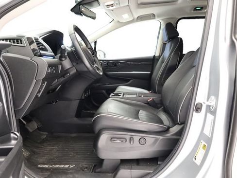 Used 2025 Honda Odyssey Elite image 11