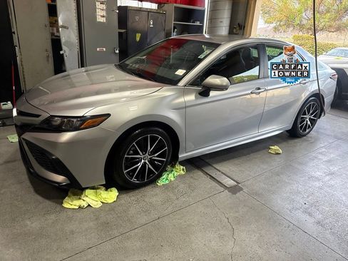 Used 2024 Toyota Camry SE FWD image 2