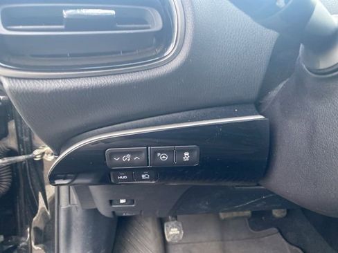 Used 2022 Toyota Prius XLE image 15