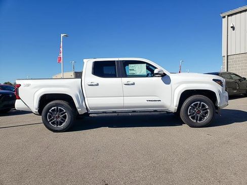 New 2025 Toyota Tacoma TRD Sport image 4