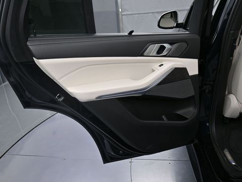 Used 2024 BMW X5 xDrive40i w/ M Sport Package image 25