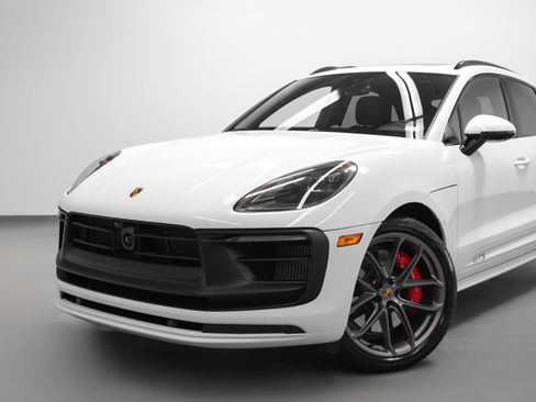 Certified 2025 Porsche Macan GTS image 7