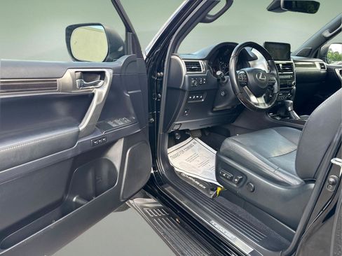 Used 2022 Lexus GX 460 Luxury w/ Sport Design Package AWD/4WD image 16