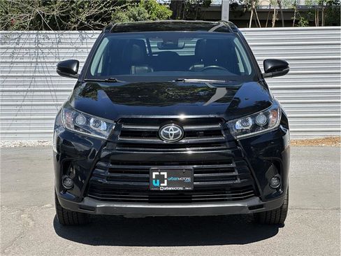 Used 2019 Toyota Highlander SE w/ Nightshade Edition AWD/4WD image 8