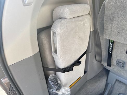 Used 2013 Toyota Sienna LE w/ Towing Pkg image 28