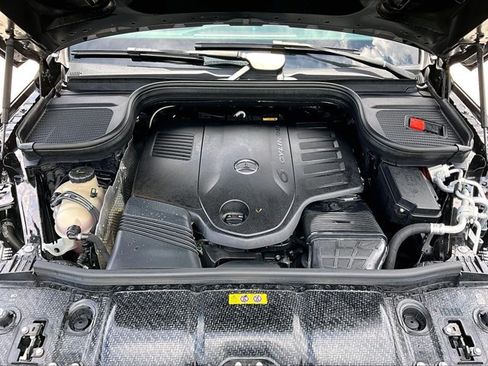 Used 2024 Mercedes-Benz GLS 450 4MATIC image 11