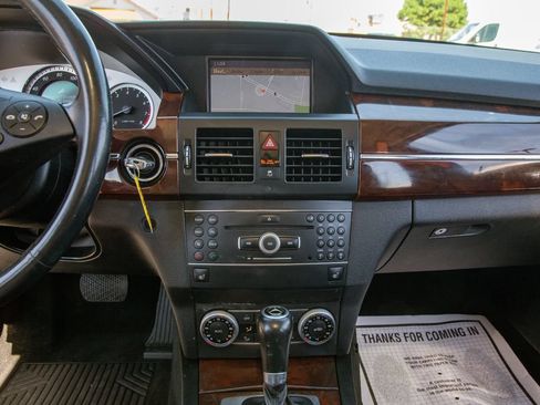 Used 2011 Mercedes-Benz GLK 350 4MATIC image 10