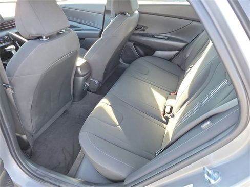 Used 2025 Hyundai Elantra Sport image 20