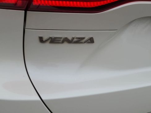 Used 2021 Toyota Venza LE image 15