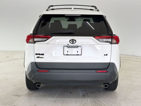 Used 2021 Toyota RAV4 LE image 9