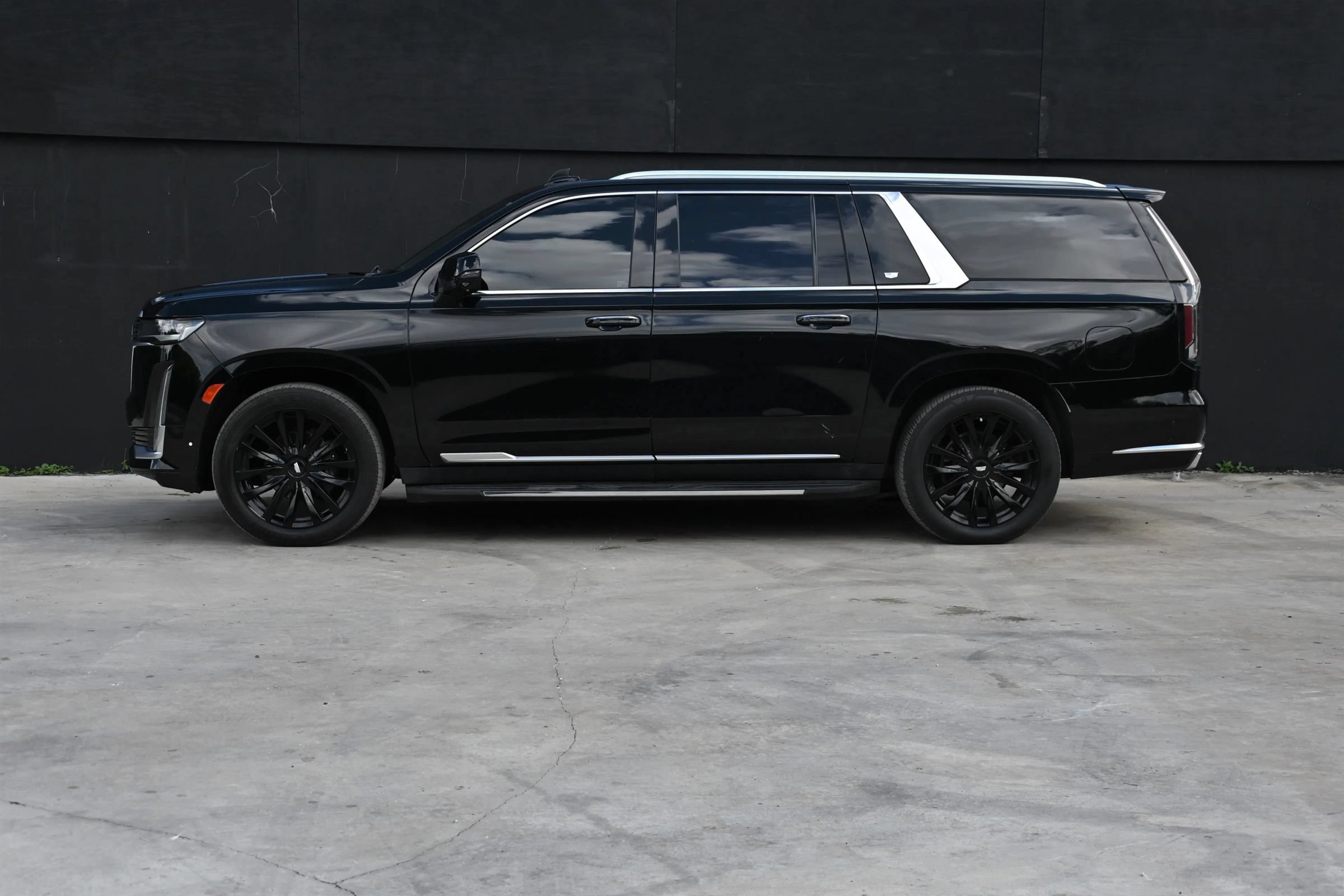Used 2021 Cadillac Escalade ESV Premium Luxury w/ Driver Assist Tech Package AWD/4WD image 7