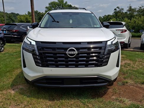 Used 2026 Nissan Pathfinder SV AWD/4WD image 2