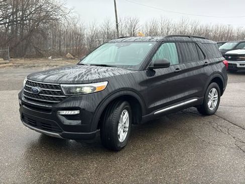 Certified 2022 Ford Explorer XLT w/ Equipment Group 202A image 6
