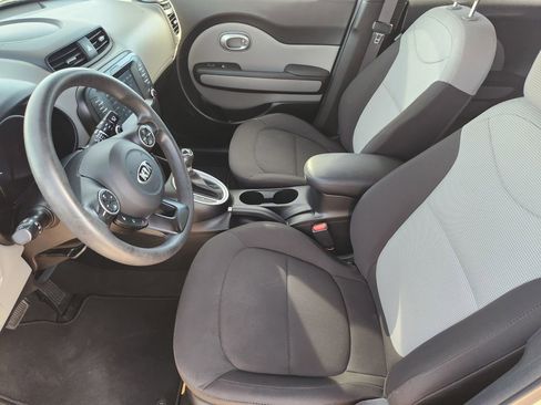 Used 2019 Kia Soul Base w/ Convenience Package image 17