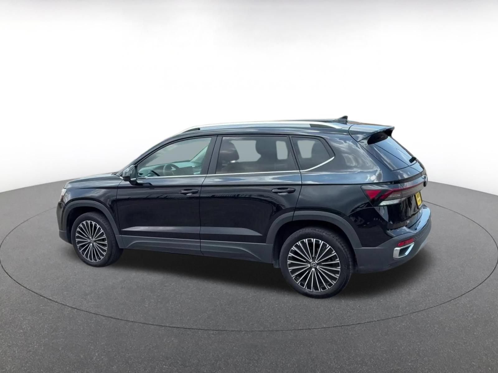 Used 2026 Volkswagen Taos SE FWD image 9