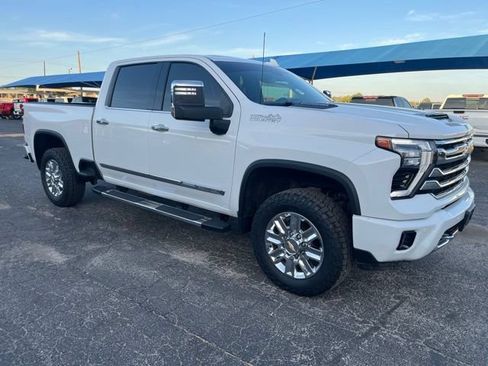 Used 2024 Chevrolet Silverado 2500 High Country w/ Technology Package AWD/4WD image 3