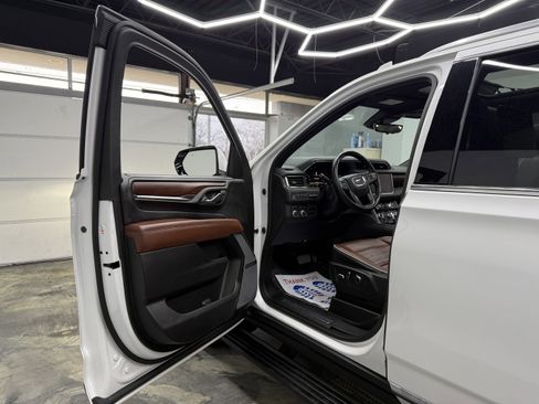 Used 2023 GMC Yukon XL Denali Ultimate image 13