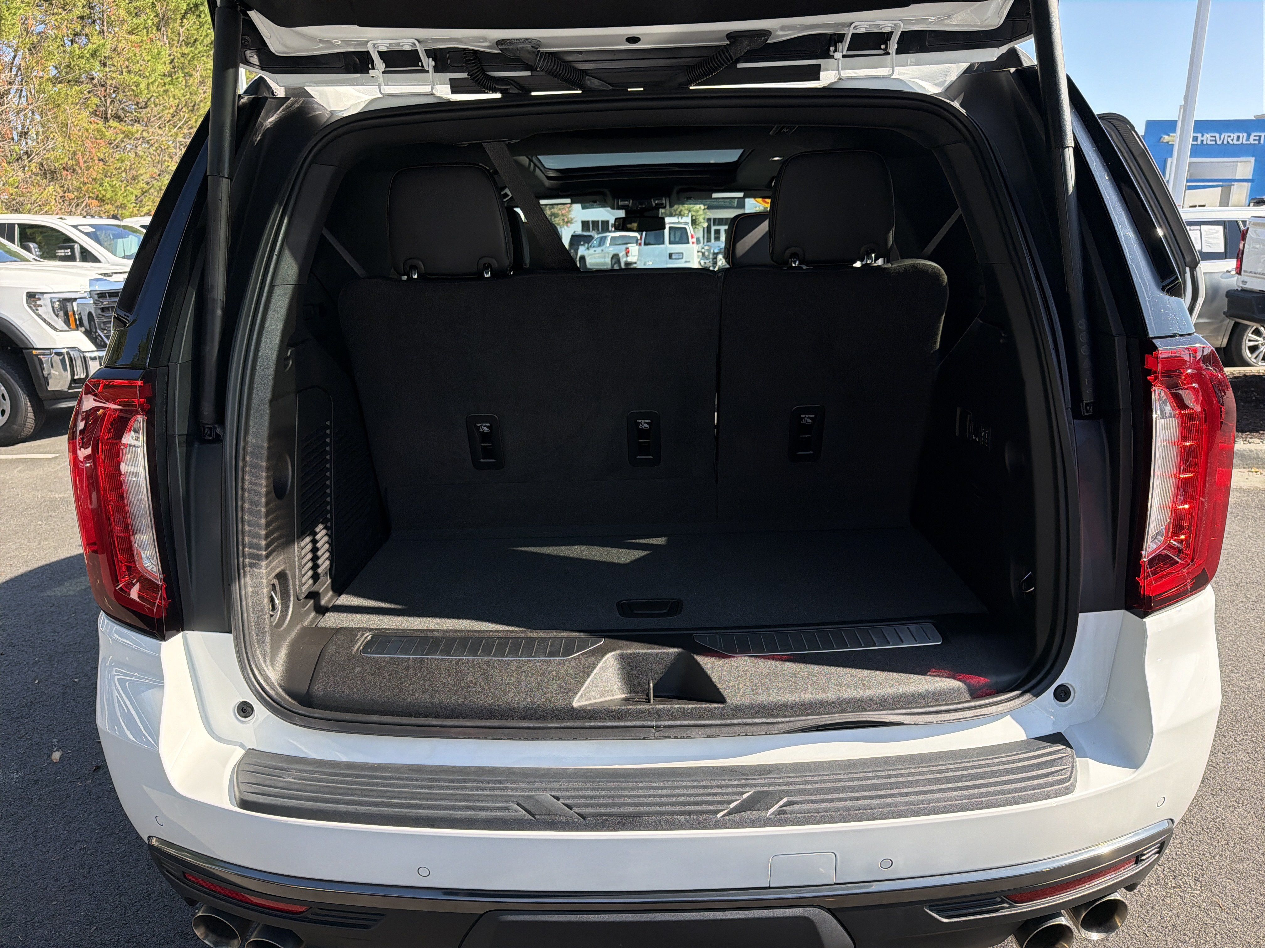 Used 2024 GMC Yukon AT4 AWD/4WD image 34