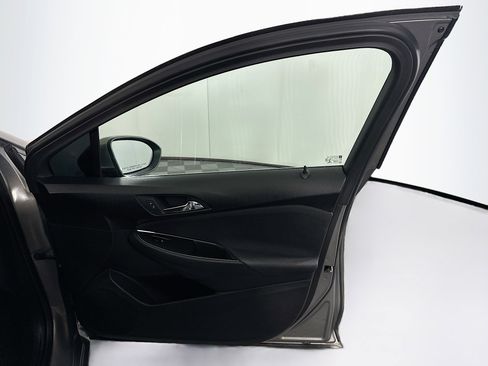 Used 2018 Chevrolet Cruze LT w/ Convenience Package image 29