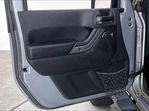 Used 2018 Jeep Wrangler Unlimited Sahara AWD/4WD image 22