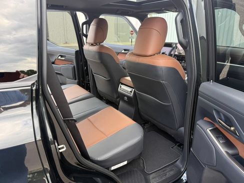 Used 2025 Lexus GX 550 w/ Cold Area Package AWD/4WD image 36
