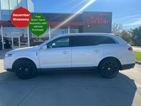 Used 2010 Lincoln MKT AWD image 1