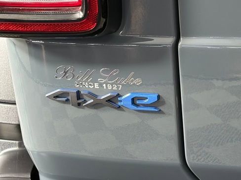 Used 2024 Jeep Wrangler Unlimited image 12