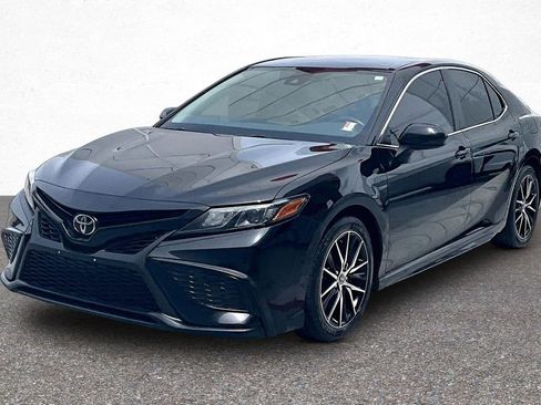Used 2021 Toyota Camry SE FWD image 4