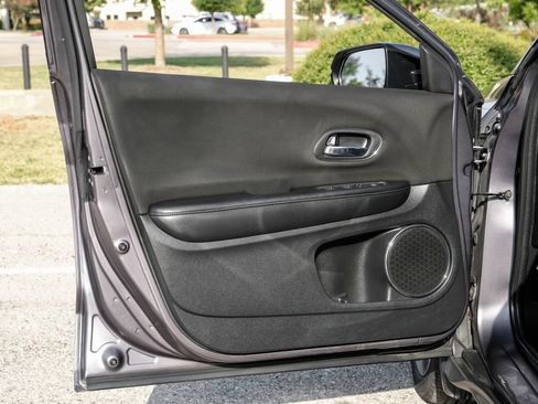Used 2018 Honda HR-V EX image 46