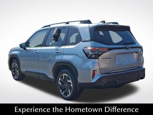 Used 2025 Subaru Forester Premium AWD/4WD image 4