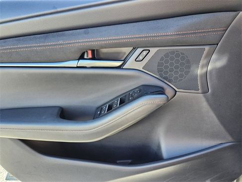 Used 2024 MAZDA MAZDA3 s image 30
