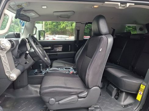 Used 2013 Toyota FJ Cruiser 4WD w/ Upgrade Pkg image 19