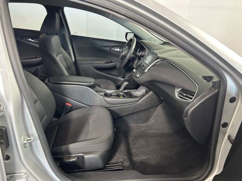 Used 2018 Chevrolet Malibu LT image 22
