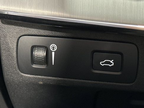 Used 2022 Volvo XC90 T5 Momentum image 39